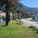 Luxury Adri With 2 Parking Spots Апартаменти *
