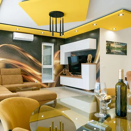 Luxury Adri With 2 Parking Spots *