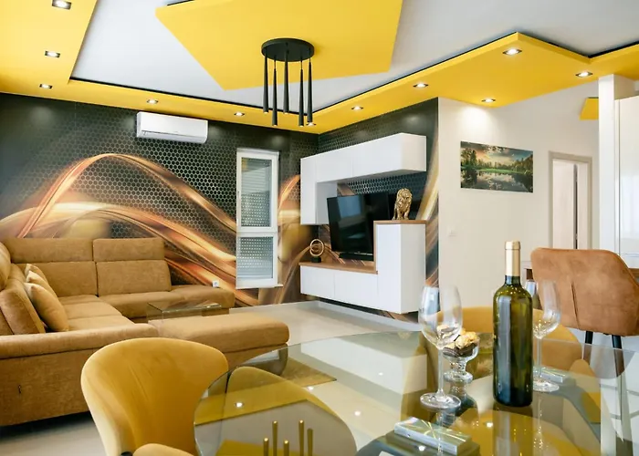 Luxury Adri With 2 Parking Spots *