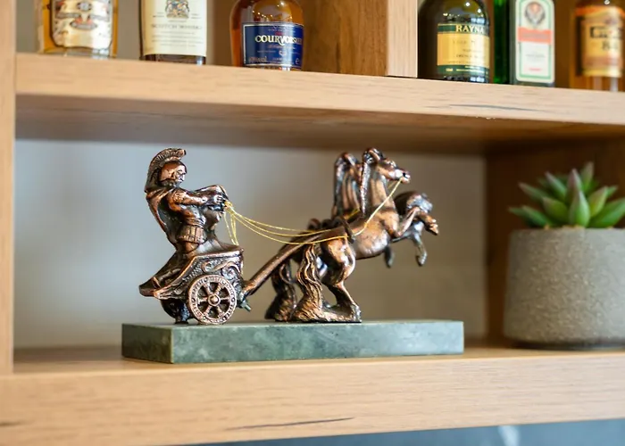 Luxury Adri With 2 Parking Spots Apartment *