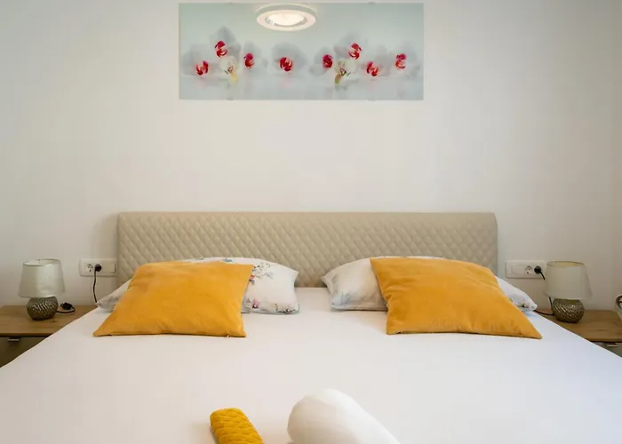 Luxury Adri With 2 Parking Spots *