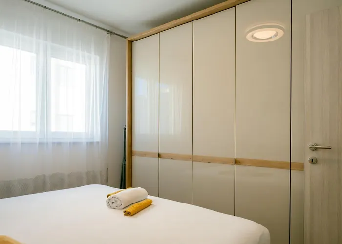 Luxury Adri With 2 Parking Spots Makarska