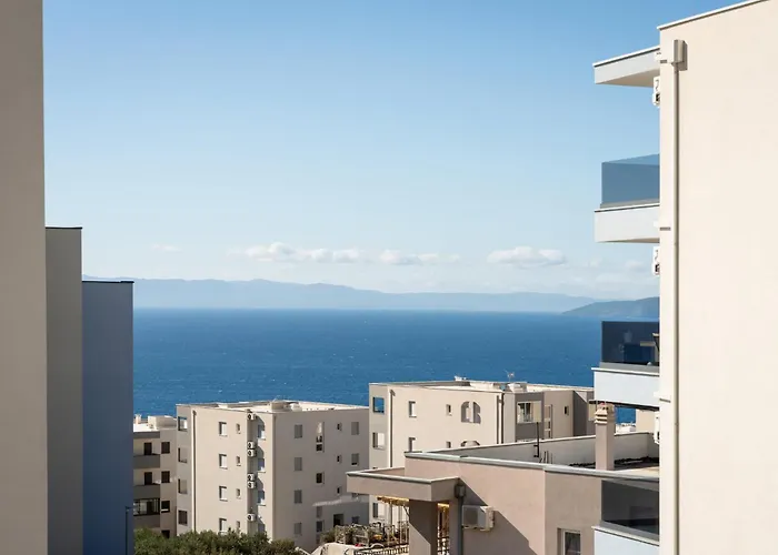 Luxury Adri With 2 Parking Spots Apartment