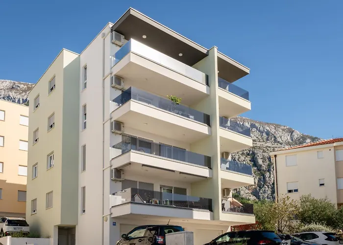 Luxury Adri With 2 Parking Spots Apartment Makarska
